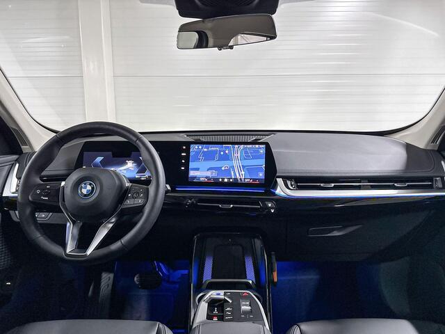 BMW iX1 eDrive20 Pure Edition | X-Line | Achteruitrijcamera | Comfort Access | Stoelverwarming | Premium Pack |
