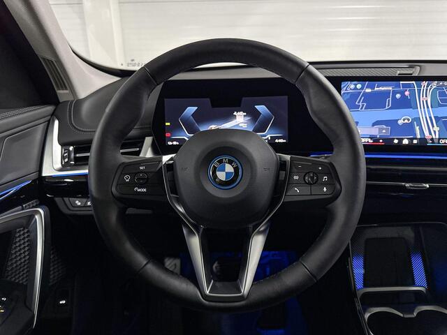 BMW iX1 eDrive20 Pure Edition | X-Line | Achteruitrijcamera | Comfort Access | Stoelverwarming | Premium Pack |