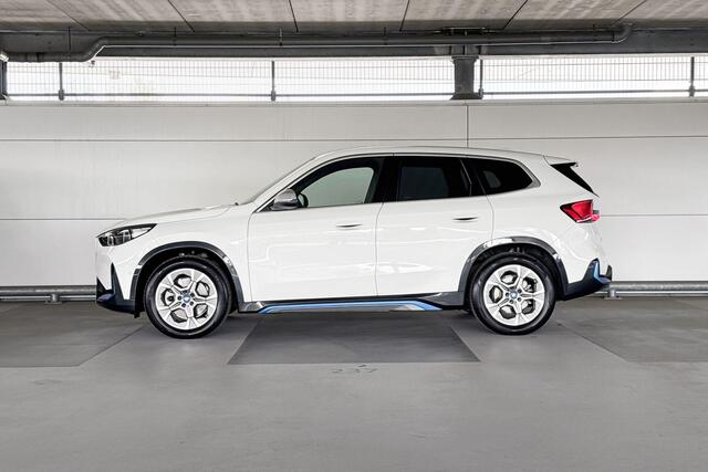BMW iX1 xDrive30 Launch Edition 67 kWh