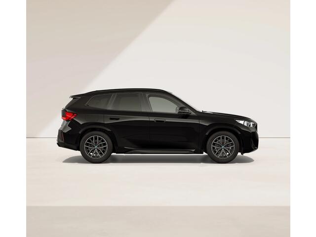 BMW iX1 eDrive20 M-Sport - Pano - Trekhaak - Memoryzetel - Head-Up