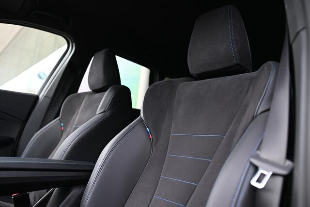 BMW iX1 eDrive20 M Sport / Sportstoelen / Comfort Access / Achteruitrijcamera / Adaptieve LED / Stoelverwarming
