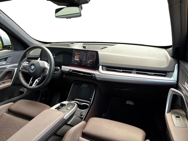 BMW iX1 xDrive30 M-Sport 67 kWh ? Pano ? Leder ? 360CAM