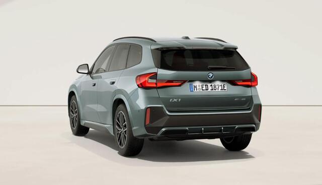 BMW iX1 eDrive20 67 kWh M Sport Edition Driving Assistant Plus - Head up - Elektrisch verwarmde voorstoelen - Sportstoelen - Comfort Access - Getinte Ruiten - Grootlichtassistent -