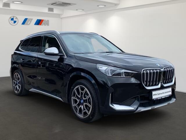 BMW iX1 xDrive30 67 kWh (230kW/313pk) ** LED, LEDER, PANO, TREKH, DRIV. ASS+, 19-inch LMV ** 1e EIG - UNFALLFREI ** ** INFORMEER OOK NAAR ONZE AANTREKKELIJKE FINANCIAL-LEASE TARIEVEN **