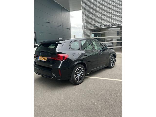 BMW iX1 xDrive30 67 kWh 306pk / Navigatie / Leder / Camera