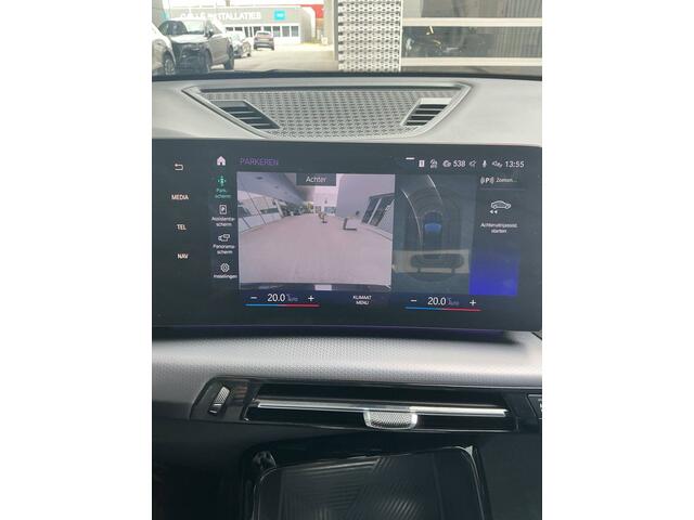 BMW iX1 xDrive30 67 kWh 306pk / Navigatie / Leder / Camera