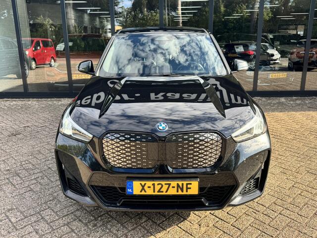 BMW iX1 eDrive20 67 kWh*Navigatie*M-pakket*Camera*100SOH*