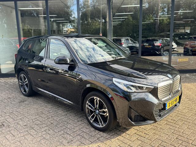 BMW iX1 eDrive20 67 kWh*Navigatie*M-pakket*Camera*100SOH*
