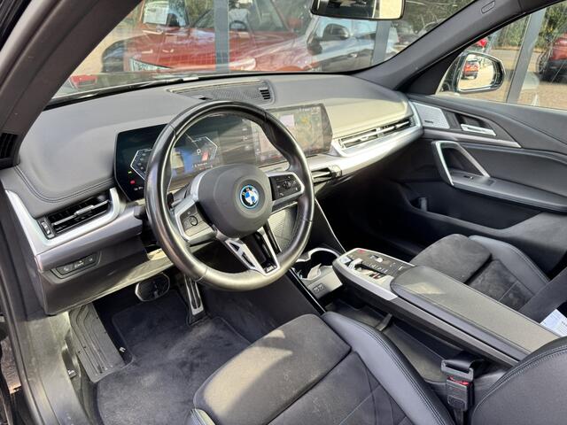 BMW iX1 eDrive20 67 kWh*Navigatie*M-pakket*Camera*100SOH*