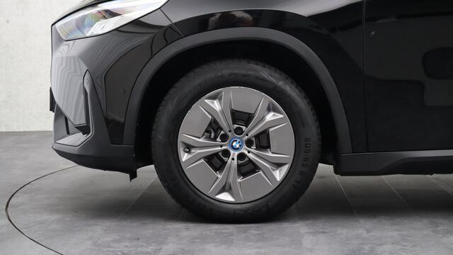BMW iX1 xDrive30 Launch Edition | Leder | Achteruitrijcamera | Widescreen | Stoelverwarming