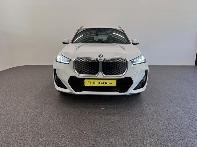 BMW iX1 eDrive20 67 kWh M Sport Edition 204pk Camera PDC Stoelverwarming Navi Hifi 18 inch M Velgen Adaptief M Onderstel