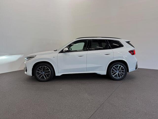 BMW iX1 eDrive20 67 kWh M Sport Edition 204pk Camera PDC Stoelverwarming Navi Hifi 18 inch M Velgen Adaptief M Onderstel