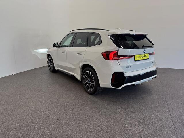 BMW iX1 eDrive20 67 kWh M Sport Edition 204pk Camera PDC Stoelverwarming Navi Hifi 18 inch M Velgen Adaptief M Onderstel