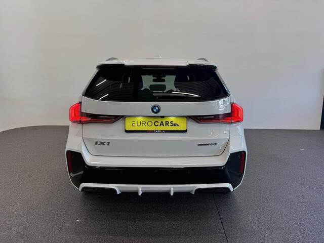 BMW iX1 eDrive20 67 kWh M Sport Edition 204pk Camera PDC Stoelverwarming Navi Hifi 18 inch M Velgen Adaptief M Onderstel