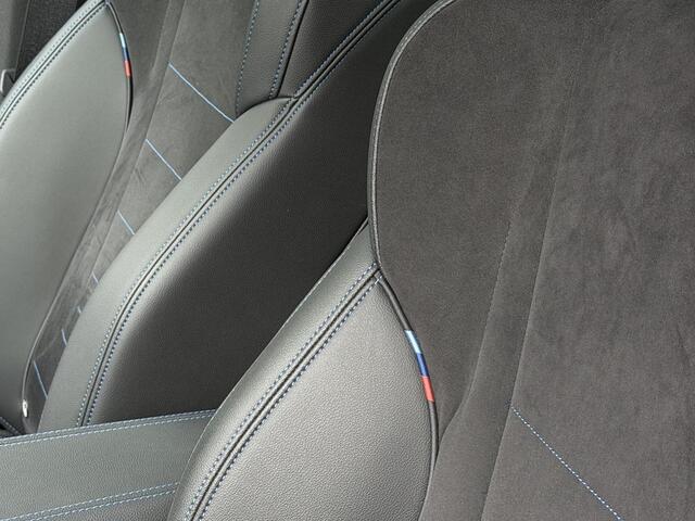 BMW iX1 xDrive30 Launch Edition 67 kWh | Pano-Dak/19"/Adapt.Cruise/3D Camera/HUD/Massage/Comfort Access