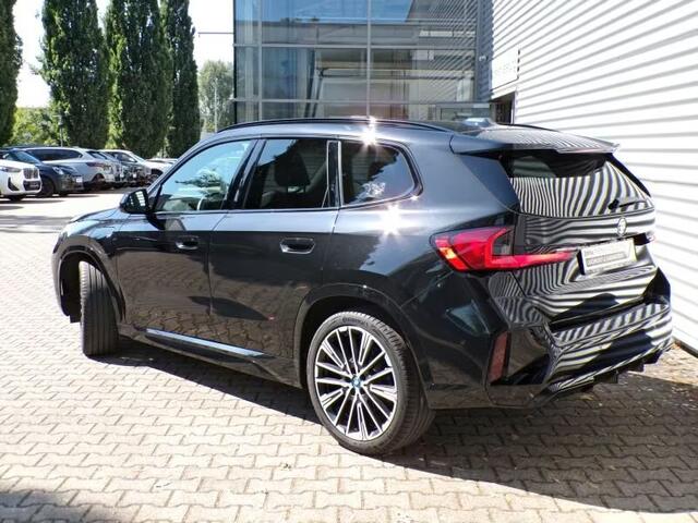 BMW iX1 xDrive30 M-SPORT (230kW/313pk) ** LED, LEDER, PANO, DRIV. ASS+, 20-inch LMV ** 1e EIG - UNFALLFREI ** ** INFORMEER OOK NAAR ONZE AANTREKKELIJKE FINANCIAL-LEASE TARIEVEN **