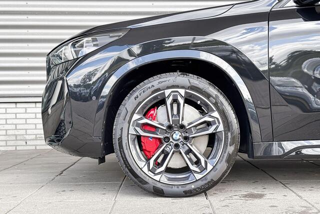 BMW iX1 eDrive20 67 kWh M Sport Edition Trekhaak | M Sport | Panoramadak