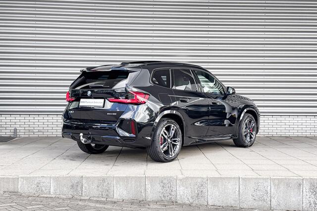 BMW iX1 eDrive20 67 kWh M Sport Edition Trekhaak | M Sport | Panoramadak