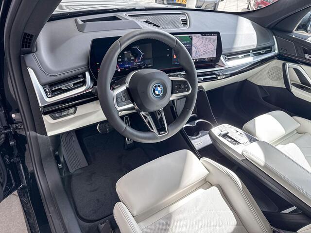 BMW iX1 eDrive20 67 kWh M Sport Edition Trekhaak | M Sport | Panoramadak
