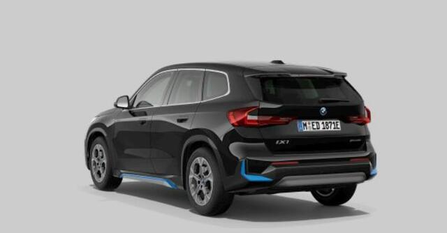 BMW iX1 xDrive30 xLine - Comfort Access - Getinte Ruiten - Grootlichtassistent - Interieurlijst Schwarz hoogglans - Raamomlijsting BMW Individual aluminium satiniert -