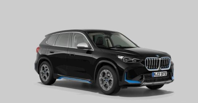 BMW iX1 xDrive30 xLine - Comfort Access - Getinte Ruiten - Grootlichtassistent - Interieurlijst Schwarz hoogglans - Raamomlijsting BMW Individual aluminium satiniert -