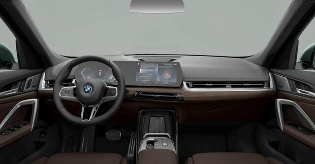 BMW iX1 xDrive30 M Sport - Trekhaak - Driving Assistant Professional - Head up - Harman Kardon - Getinte Ruiten - Parking Assistant Plus - Comfort Access - Actieve bestuurdersstoel -