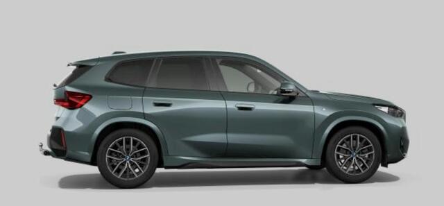 BMW iX1 xDrive30 M Sport - Trekhaak - Driving Assistant Professional - Head up - Harman Kardon - Getinte Ruiten - Parking Assistant Plus - Comfort Access - Actieve bestuurdersstoel -