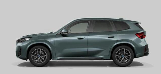 BMW iX1 xDrive30 M Sport - Trekhaak - Driving Assistant Professional - Head up - Harman Kardon - Getinte Ruiten - Parking Assistant Plus - Comfort Access - Actieve bestuurdersstoel -