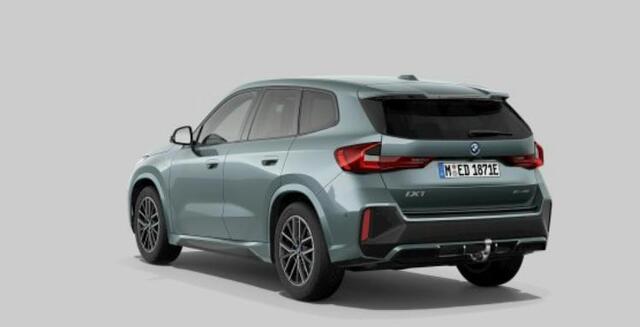 BMW iX1 xDrive30 M Sport - Trekhaak - Driving Assistant Professional - Head up - Harman Kardon - Getinte Ruiten - Parking Assistant Plus - Comfort Access - Actieve bestuurdersstoel -