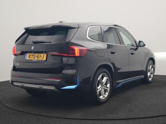 BMW iX1 xDrive30 X Line 67 kWh 313pk Dealer O.H. | Trekhaak Af Fabriek | Adaptive Cruise | Lederen Sportstoelen Massage & Verwarmd | Camera | Adaptief M-onderstel | Blis | Sfeerverlichting | Apple Carplay | Navigatie | DAB |
