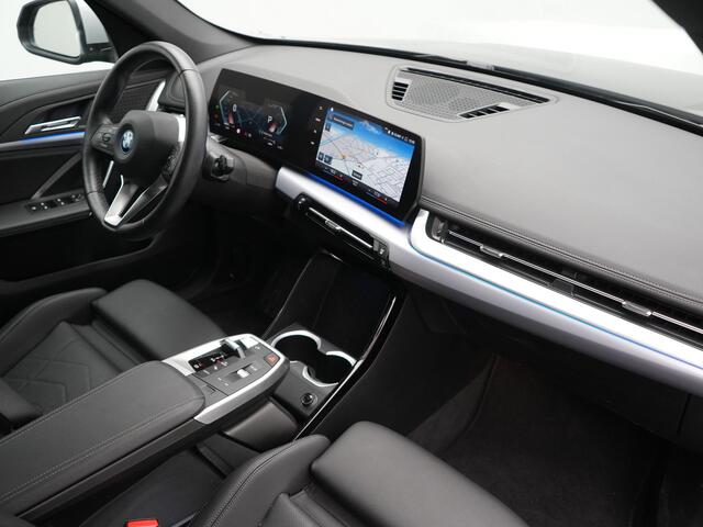 BMW iX1 xDrive30 X Line 67 kWh 313pk Dealer O.H. | Trekhaak Af Fabriek | Adaptive Cruise | Lederen Sportstoelen Massage & Verwarmd | Camera | Adaptief M-onderstel | Blis | Sfeerverlichting | Apple Carplay | Navigatie | DAB |