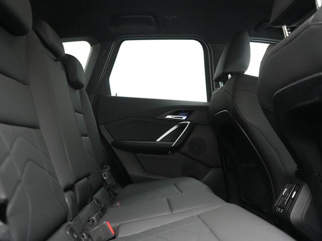 BMW iX1 xDrive30 X Line 67 kWh 313pk Dealer O.H. | Trekhaak Af Fabriek | Adaptive Cruise | Lederen Sportstoelen Massage & Verwarmd | Camera | Adaptief M-onderstel | Blis | Sfeerverlichting | Apple Carplay | Navigatie | DAB |