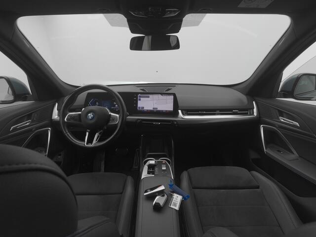 BMW iX1 xDrive30 67 kWh M-Sport Edition | CAMERA | KEYLESS