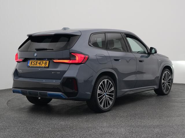 BMW iX1 xDrive30 67 kWh M-Sport Edition | CAMERA | KEYLESS