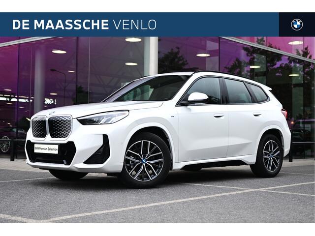BMW iX1 eDrive20 M Sport / Sportstoelen / Achteruitrijcamera / Stoelverwarming / PDC