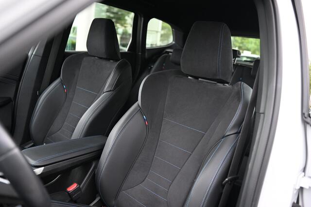BMW iX1 eDrive20 M Sport / Sportstoelen / Achteruitrijcamera / Stoelverwarming / PDC
