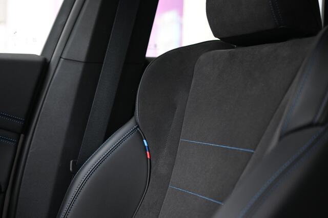 BMW iX1 eDrive20 M Sport / Sportstoelen / Achteruitrijcamera / Stoelverwarming / PDC