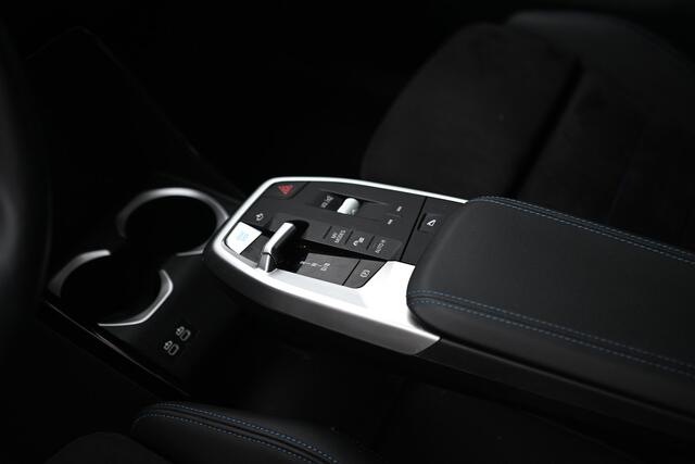 BMW iX1 eDrive20 M Sport / Sportstoelen / Achteruitrijcamera / Stoelverwarming / PDC