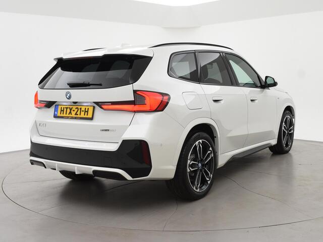 BMW iX1 eDrive20 67 kWh M-SPORT *46 KM NIEUW* + PANORAMA | PREMIUM | 19 INCH | M-REMMEN