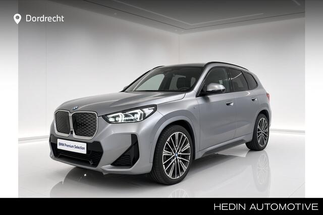 BMW iX1 eDrive20 67 kWh M-Sport | Panorama | 20" | Massage | Head-Up | Stoelverwarming