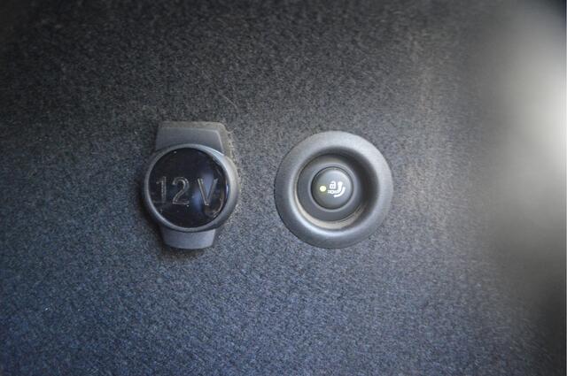 BMW iX1 xDrive30 M Sport Automaat / Panoramadak / Trekhaak / Sportstoelen / Comfort Access / Adaptieve LED / Head-Up / Harman-Kardon