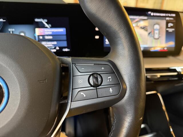 BMW iX1 xDrive30 Launch Edition 67 kWh | HUD | 360 | Keyles | BTW | LED |