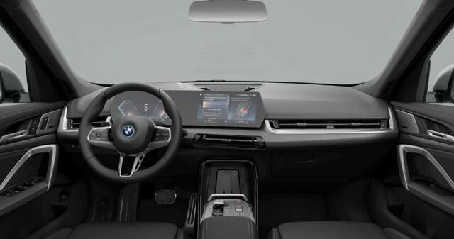 BMW iX1 xDrive30 M Sport - Trekhaak - Panoramadak - Driving Assistant Professional - Head up - Harman Kardon - Actieve bestuurdersstoel - Elektrisch verstelbare/verwarmde stoelen - Comfort Acces -