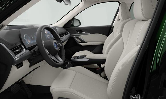 BMW iX1 xDrive30 67 kWh xLine - Panoramadak - Driving Assistant Professional - Head up - omfort Access - Getinte Ruiten - Sportstoelen - Parking Assistant Plus - Grootlichtassistent -
