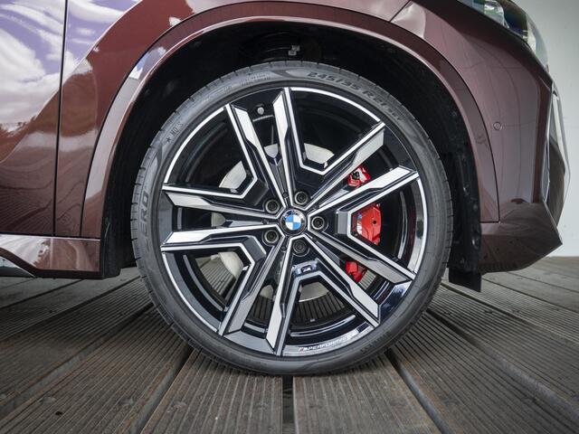 BMW iX1 eDrive20 | M Sportpakket Pro | Comfort Access | Panoramadak | Harman Kardon | Voorstoelen verwarmd | 21 inch