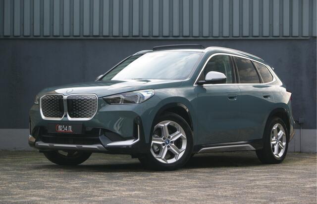 BMW iX1 eDrive20 67 kWh 204PK X-Line Panoramadak/Leer/Harman-K/Memory/HUD/360camera/NL Auto