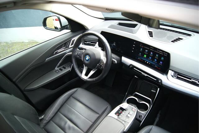 BMW iX1 eDrive20 67 kWh 204PK X-Line Panoramadak/Leer/Harman-K/Memory/HUD/360camera/NL Auto