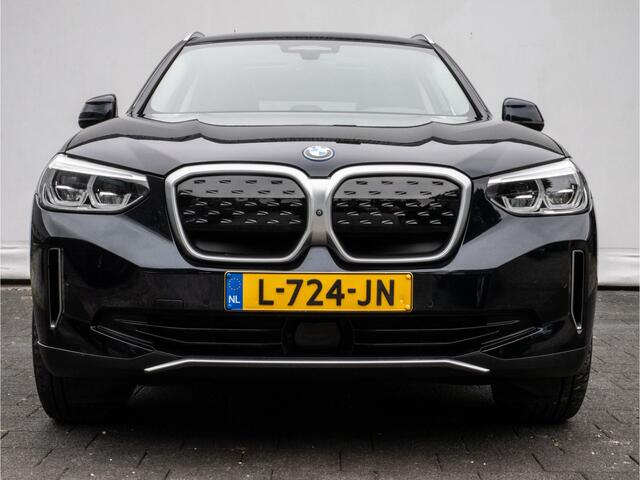 BMW iX3 High Executive 80 kWh SOH 96% Trekhaak/ Leer/ Sportstoelen/ Panoramadak/ Harman-Kardon/ Head up/ Sfeerverlichting/ 360 Camera