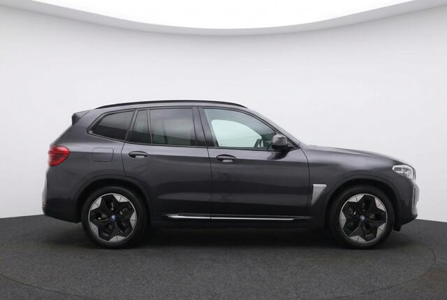 BMW iX3 High Executive 80 kWh Pano | Trekhaak | Harman Kardon | HUD | 360° Camera