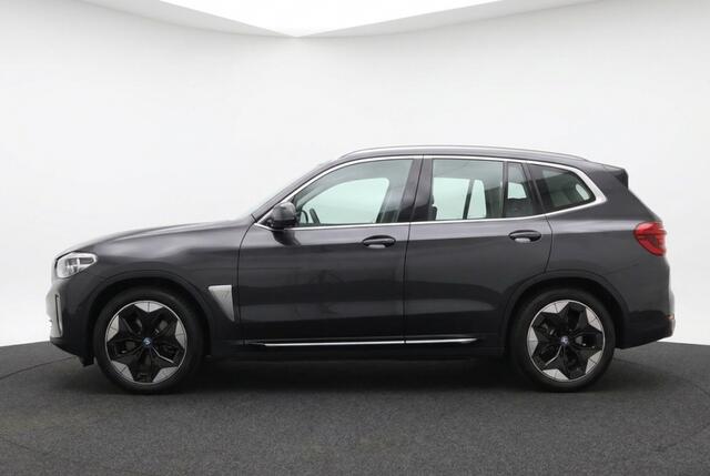 BMW iX3 High Executive 80 kWh Pano | Trekhaak | Harman Kardon | HUD | 360° Camera